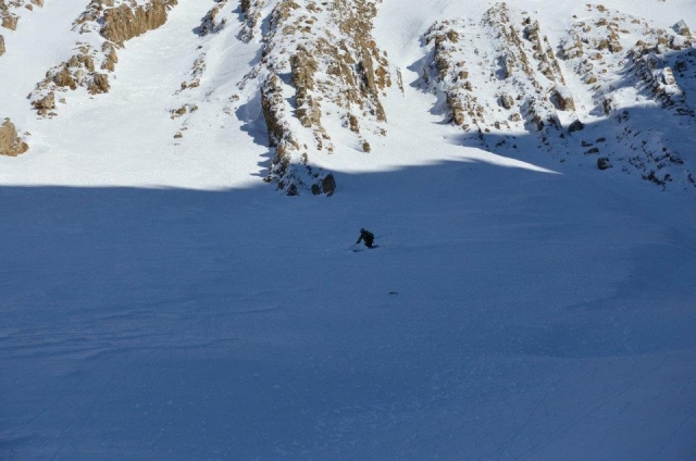  Skier avec de l'Eau et de la Neige 